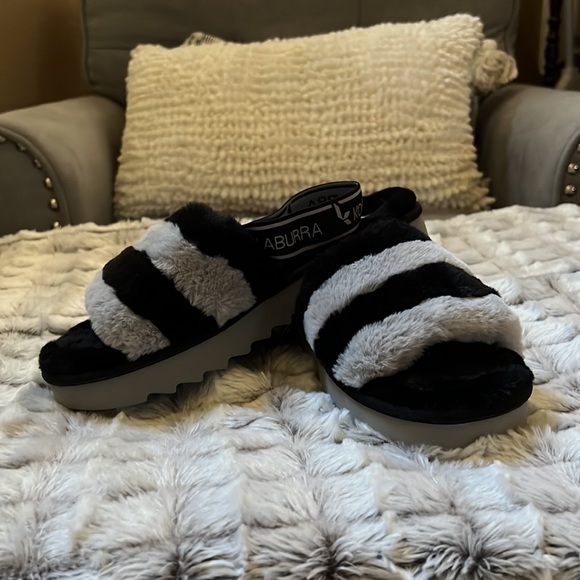 LK NEW 10 KOOLABURRA by UGG Fuzz’n slipper SHOES SLIDES grey / black furry plush - Picture 3 of 5